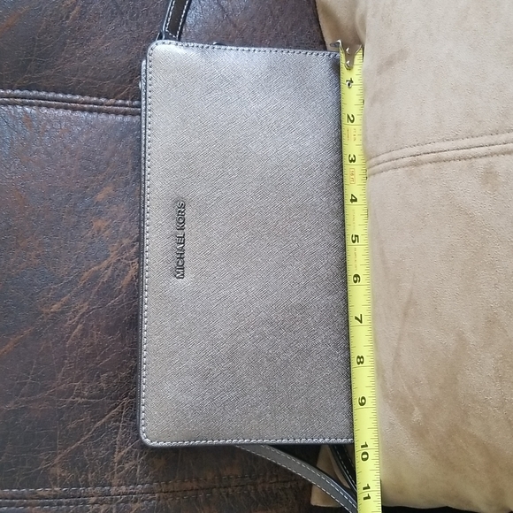 Michael Kors Jet Set Travel Large Crossbody Clutch in 'Glittery' Medium Bronze - Picture 4 of 13